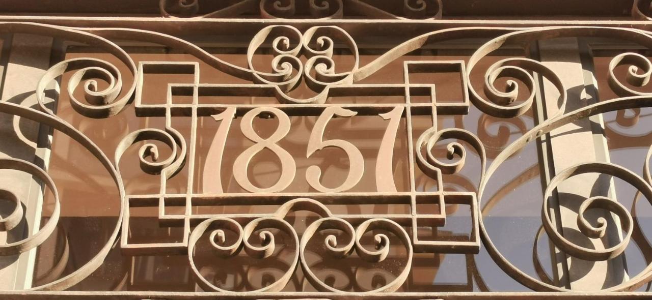 1851: Exceptional 19Th Century Studio In Madrid Buitenkant foto