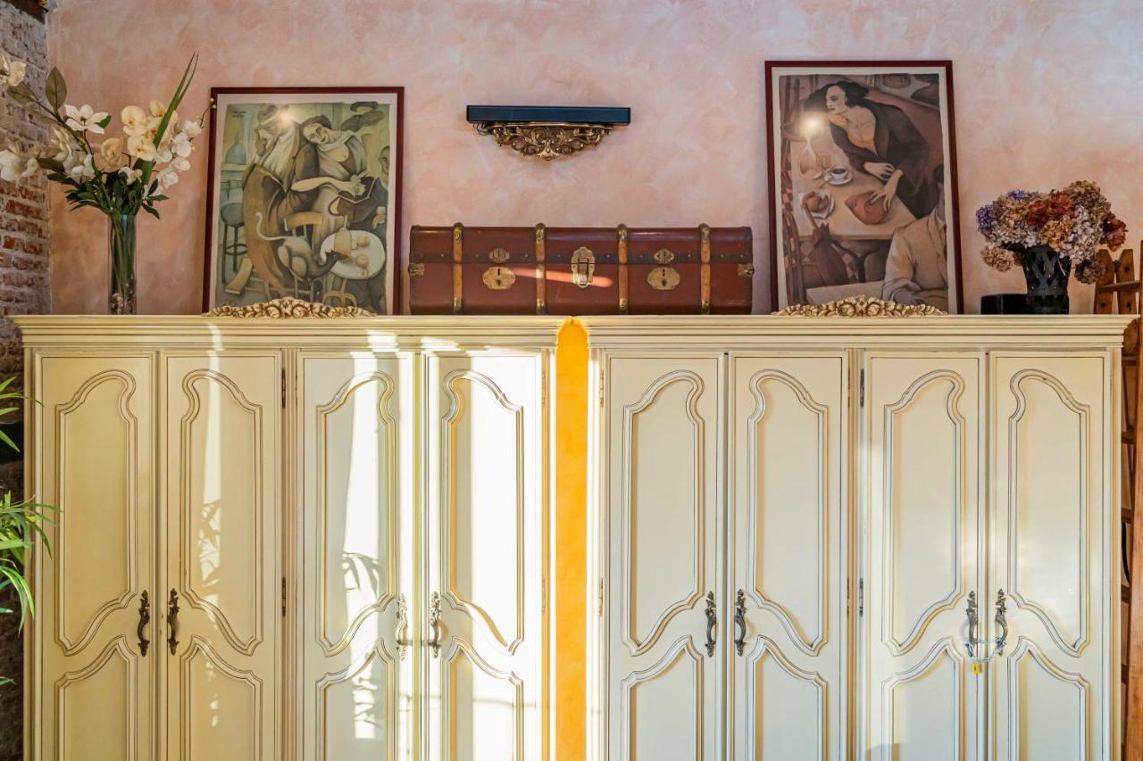 1851: Exceptional 19Th Century Studio In Madrid Buitenkant foto