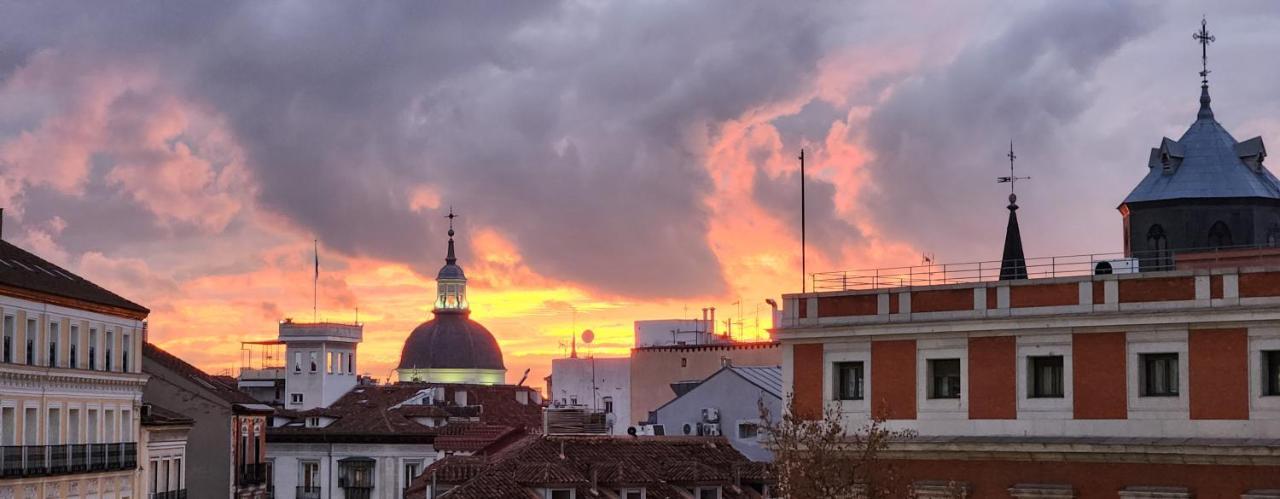 1851: Exceptional 19Th Century Studio In Madrid Buitenkant foto