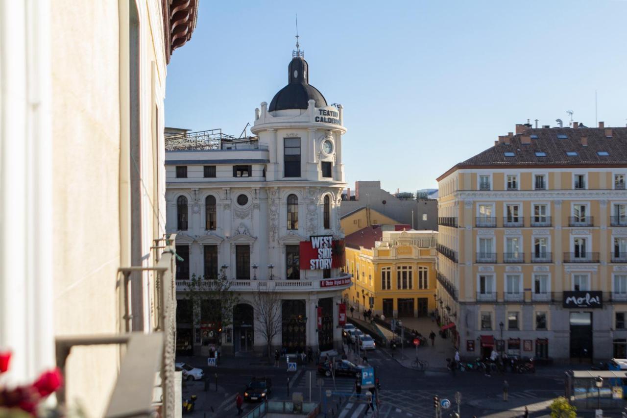 1851: Exceptional 19Th Century Studio In Madrid Buitenkant foto