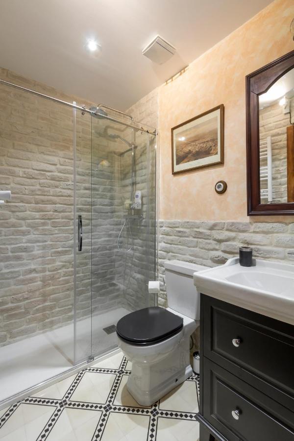 1851: Exceptional 19Th Century Studio In Madrid Buitenkant foto